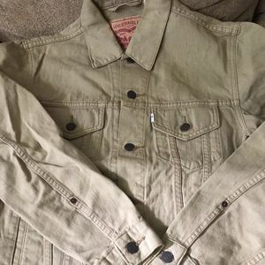 Levi’s trucker jacket